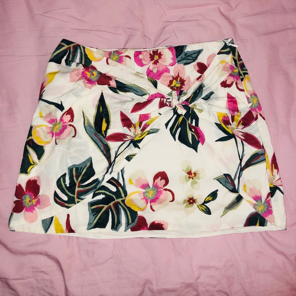 Zara floral mini skirt with front knot